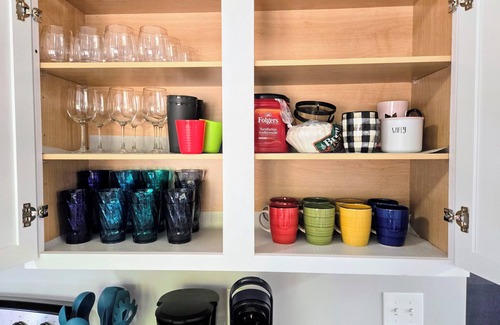 Ottawa House | The Lafayette Lounger Unit A, King Bed, Arcade Games, close to downtown