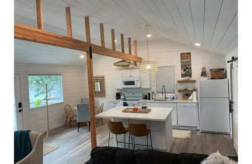 Lacey House | The Lake Cottage at Camp Midles