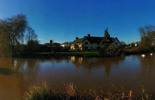 Westcott Ski Chalet | The Lake House @ Langford Court