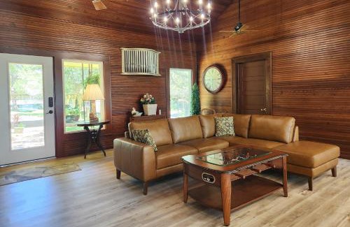 El Lago Bed & Breakfast | The Lakehouse on Clear Lake
