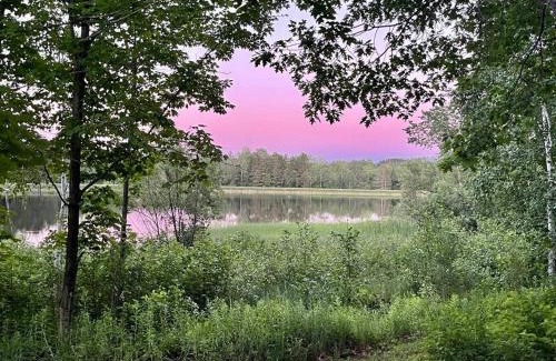 Hurley House | The Lakeside Eagle's Nest Near the Trail