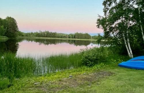 Hurley House | The Lakeside Eagle's Nest Near the Trail