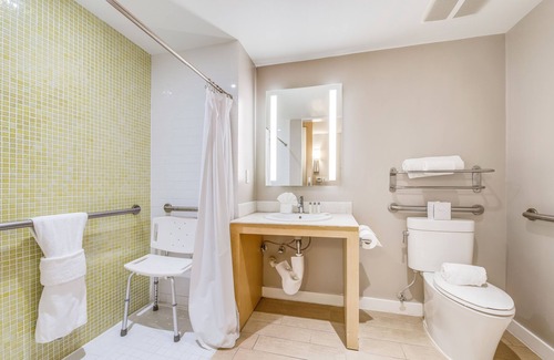 Bay Harbor Islands Hotel | The Landon Bay Harbor - Miami Beach