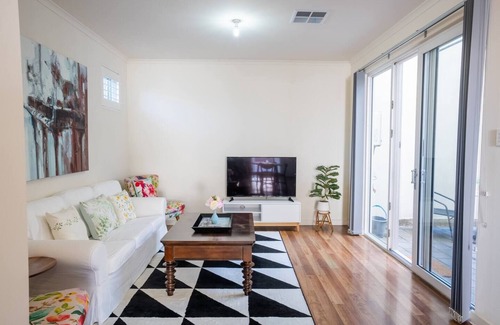 Lightsview House | The Lane of Lightsview Relaxed Inner city Living