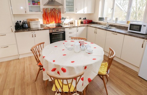 Haverfordwest Cottage | THE LAURELS, pet friendly, character holiday cottage in Haverfordwest