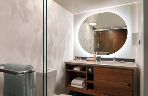 Waikiki Hotel | The Laylow Waikiki, Autograph Collection