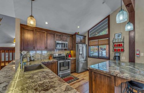 Truckee House | The Lazy Bear Northstar Resort Truckee