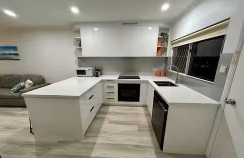 Trinity Beach House | The Lazy Break at Trinity 400m from the beach with great of bars and restaurants