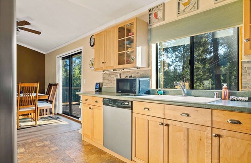 Arrowhead Villas House | The LeeHive | Near Lake Arrowhead Village