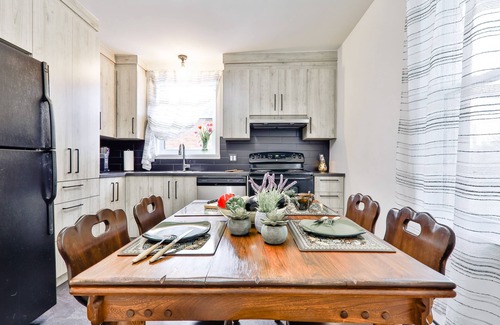 St. Jerome Apartment | The left door. 2 bedroom apartment in downtown St-Jérome.