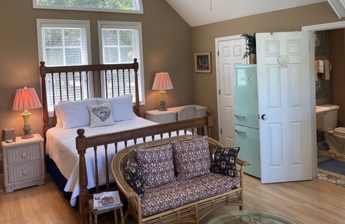 Daufuskie Island Apartment | The Lilly Pad! Cozy Carriage House at Bloody Point - Includes Cart!