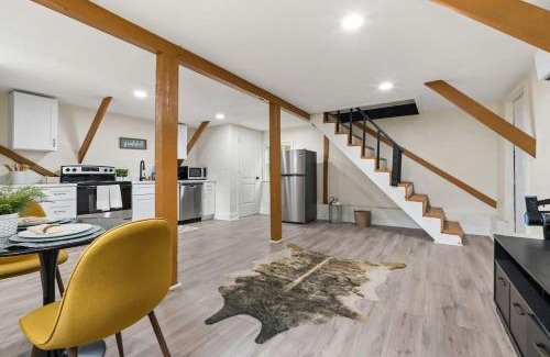 Leinkauf Apartment | The Lily Pad Modern Cottage In The City