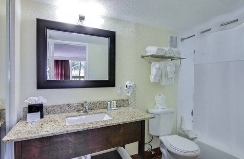 Lake Ridge Hotel | The Link Hotel on Sunrise