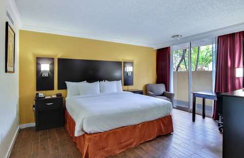 Lake Ridge Hotel | The Link Hotel on Sunrise