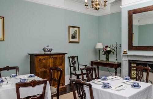 Newark Bed & Breakfast | The Lions