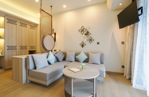 Khuekkhak Hotel | The Little Shore Khao Lak by Katathani