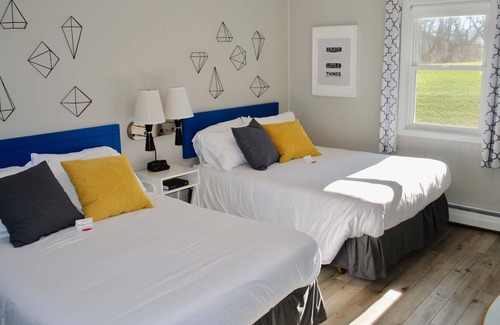 Mount Horeb House | THE LITTLE VILLAGE , 2 Full Beds 107
