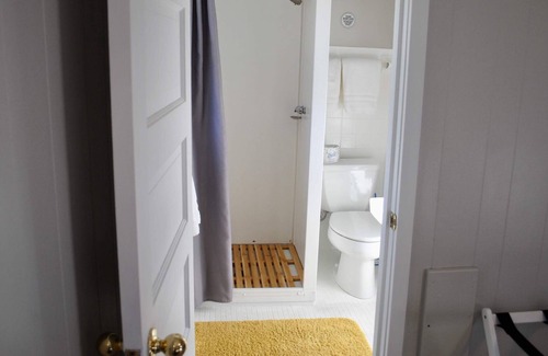 Mount Horeb House | THE LITTLE VILLAGE , 2 Full Beds 107
