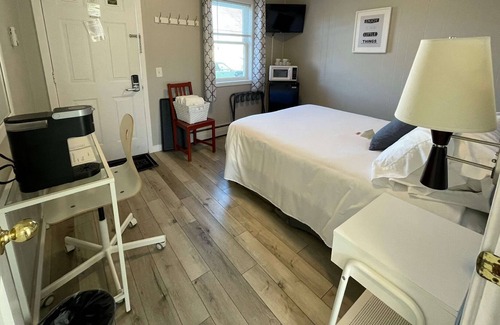 Mount Horeb House | THE LITTLE VILLAGE , Full Bed 108