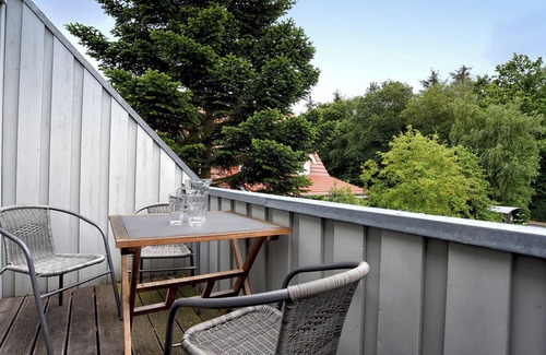 Wyk auf Foehr Apartment | The location is heavenly quiet on the outskirts of the city, surrounded by green trees.