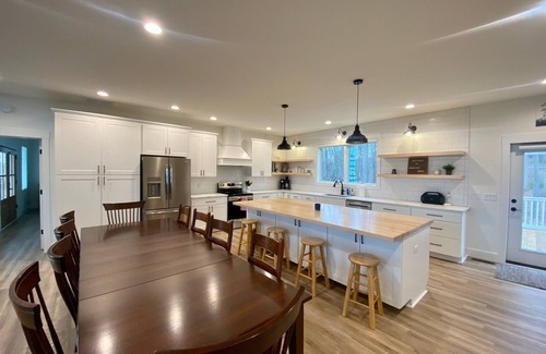 Broadway House | The Lodge at Barefoot Farms