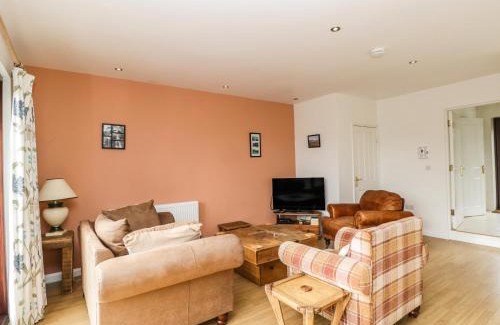 Dol-y-Gaer House | The Lodge
