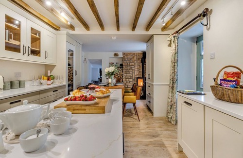 Pontesbury Cottage | The Lodge Spa - UK47837
