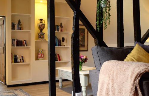 Swilland Apartment | The Loft at the Moon and Mushroom Inn - Suffolk Coast