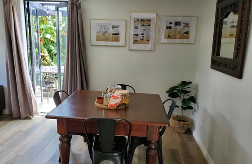 Onerahi House | The Loft Guesthouse - Private Harbourside Oasis