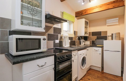 Bushton Cottage | THE LOG CABIN, pet friendly, with a garden in Royal Wootton Bassett