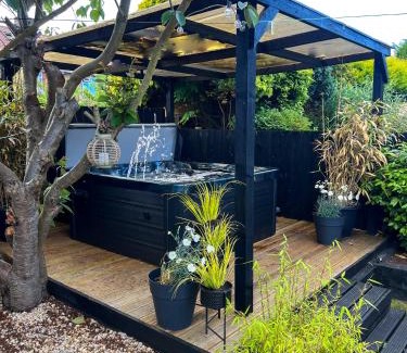 North Shields House | The Longsands Home- Coastal Retreat with Hot Tub