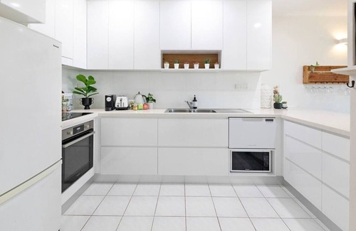 Rapid Creek Apartment | The Lookout Sanctuary in Nightcliff with Balcony
