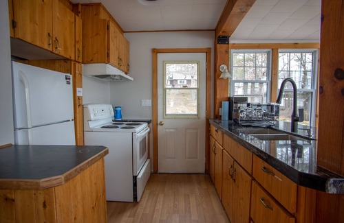 Big Chute Cottage | The Loon Muskoka Cabin - TeaLakeCottages