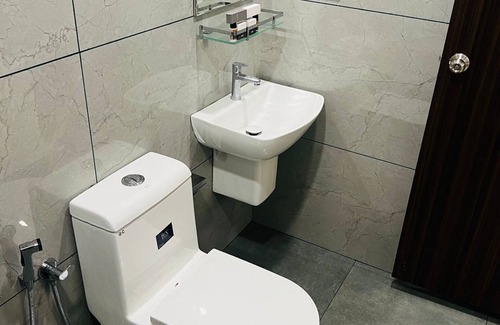 Kochi Hotel | THE LOTAZ HOTEL