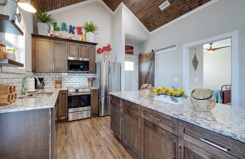 Winchester House | The Love Shack - Waterside Cottage #1 with a DOCK on Tims Ford Lake at Twin Creeks Marina & Resort