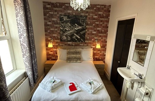 Great Yarmouth House | The Lyndhurst guest house