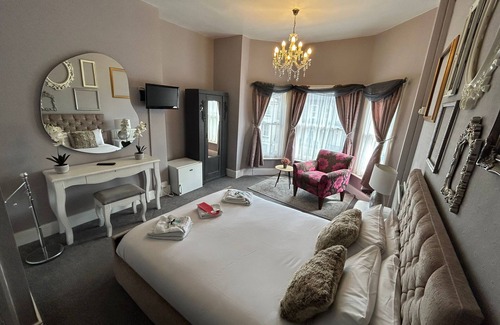 Great Yarmouth House | The Lyndhurst guest house