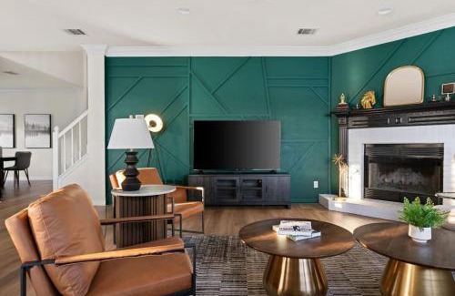 Katymead House | The Mad Hatter - Heated Pool Gameroom & More