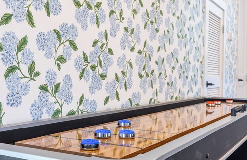 Germantown Apartment | The Magnolia Full Hotel | Sleeps 144 + Courtyard