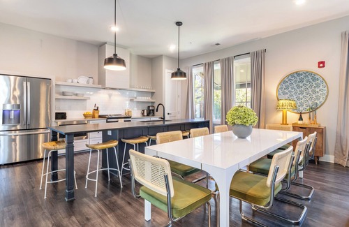 Germantown Apartment | The Magnolia Full Hotel | Sleeps 144 + Courtyard