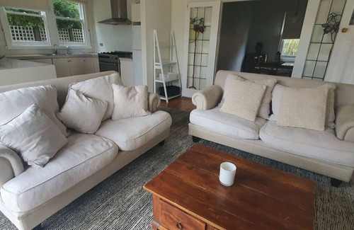 Lake Wendouree House | The Malt House Cottage