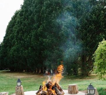 Robertson House | The Maple Lodge with Alpacas, Goats, Boars, Ducks & Chickens Farm Stay with Outdoor Pizza Oven