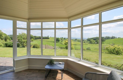 Welshpool Cottage | THE MARSHES, family friendly, with a garden in Guilsfield