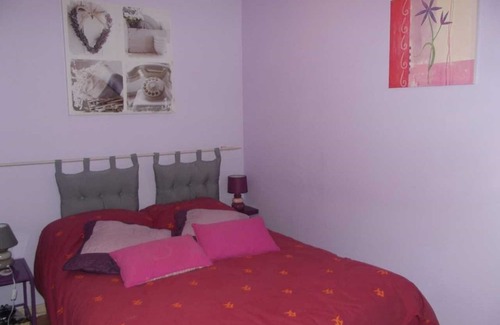 Aubigny House | The "Mauve" room for two people