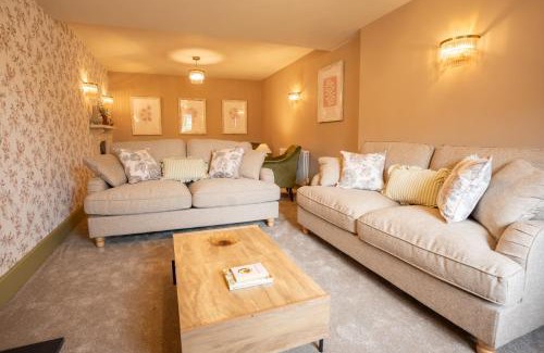 Biddestone Apartment | The Maze Garden Cottage by Mint Stays
