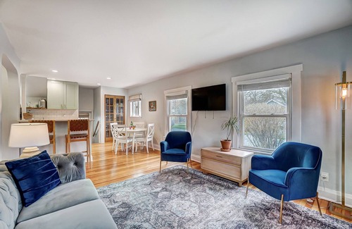 Bowling Green House | The Meeker House Charming 3/4 Bedroom Home w/Hot Tub