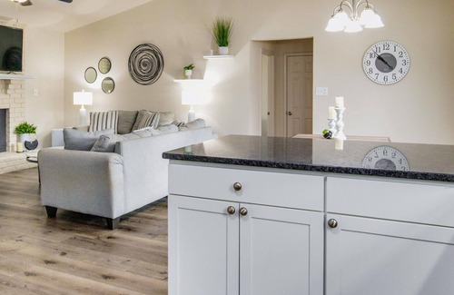 Northwest Pensacola House | The Memphis - 🐶Dog Friendly, Near Fairgrounds