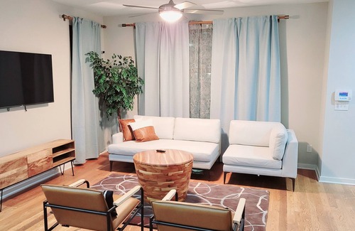 Summerhill House | The Metropolitan is a 3 story townhouse in downtown Atlanta