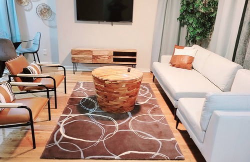 Summerhill House | The Metropolitan is a 3 story townhouse in downtown Atlanta