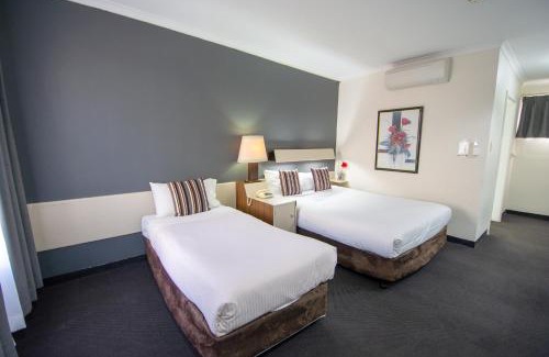 Orange Hotel | The Midcity Motor Lodge